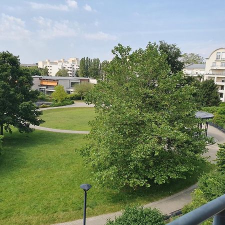 Appartement Residentiel Au Vert Et Au Frais Montigny-le-Bretonneux Εξωτερικό φωτογραφία